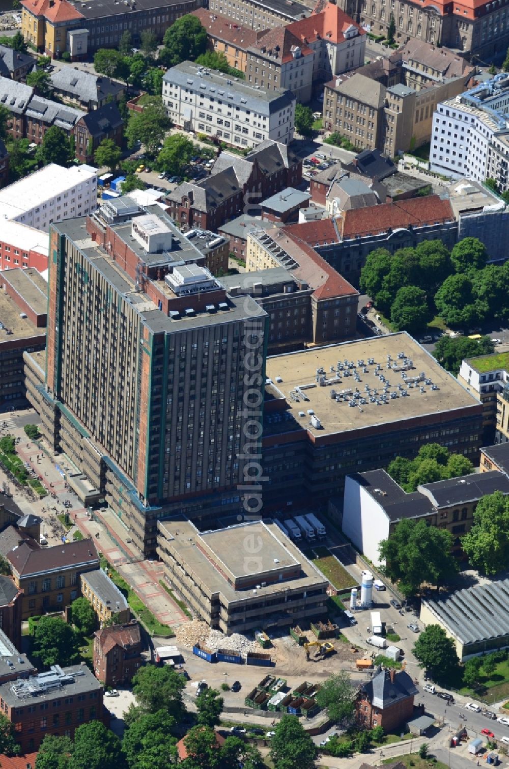 Aerial photograph Berlin Mitte - Area at the Charité Berlin with the tower of the University Hospital Center in Berlin