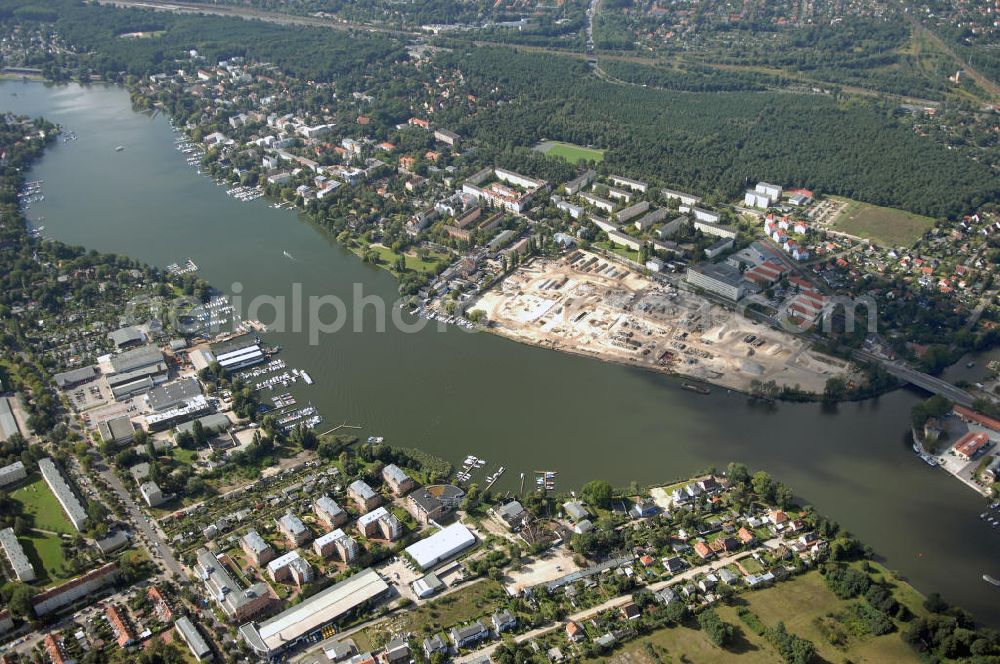 Aerial image Berlin - Blick auf das Areal des ehemaligen VEB Chemiewerk Grünau an der Dahme westlich des Langen See an der Regattastrasse. Auf dem 100.000 qm grossen Grundstück war seit 2007 die Planung für ein neues Wohnviertel mit dem Namen Puerto Verde, Wasserstadt Köpenick. Investor: Chamartín Meermann Immobilien, SpreeKarree, Friedrichstraße 136, 10117 Berlin, Tel. +49(0)30 308775 106 Fax +49(0)30 308775 199, info@chamartín.de