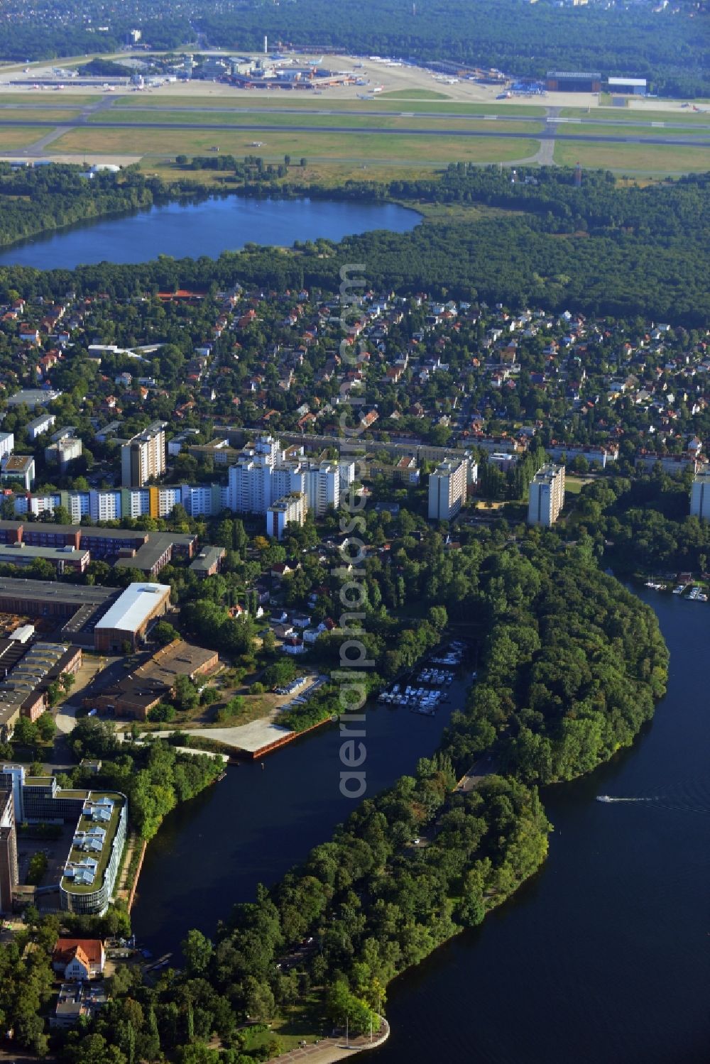 Berlin Reinickendorf from the bird's eye view: Area of ??the development area Borsig harbor at Borsig dam for Lake Tegel in Berlin Reinickendorf