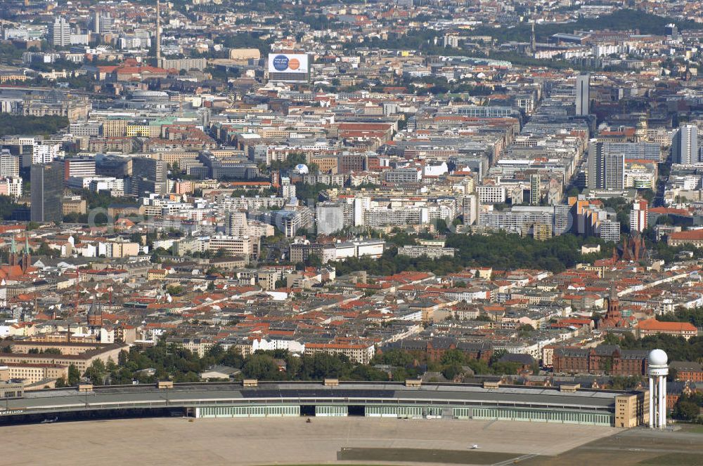 Aerial photograph Berlin - Blick auf Berlin auf das Areal des historischen Flughafens Berlin-Tempelhof