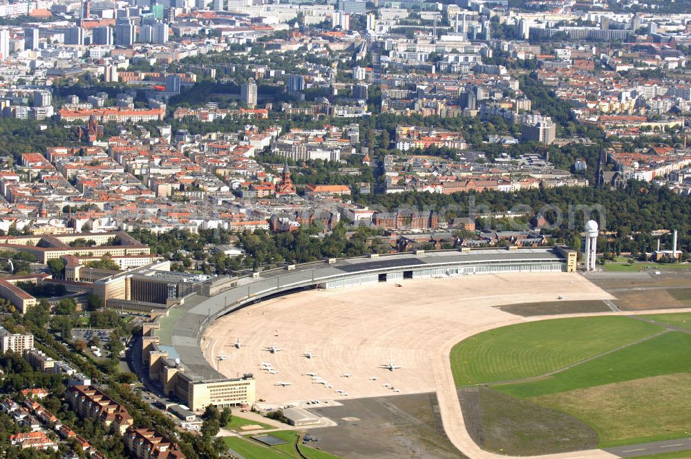 Berlin from above - Blick auf Berlin auf das Areal des historischen Flughafens Berlin-Tempelhof