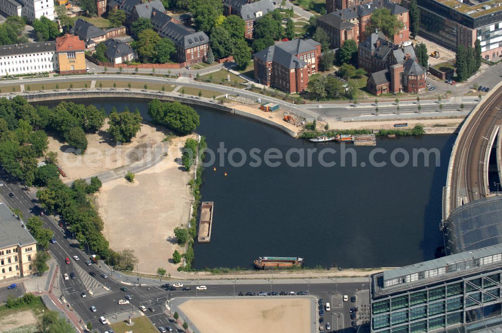 Aerial image Berlin - Blick auf das Areal des Humboldthafen am Hauptbahnhof in Berlin Moabit.