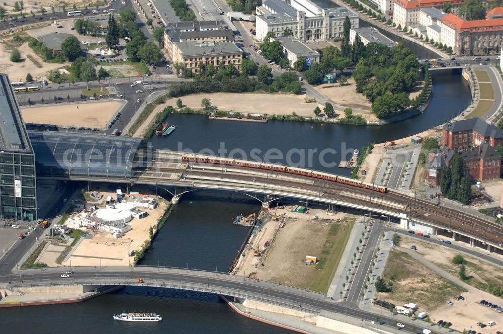 Aerial image Berlin - Blick auf das Areal des Humboldthafen am Hauptbahnhof in Berlin Moabit.