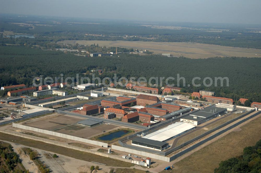 Aerial image Brandenburg - Blick auf das sich im Ausbau befindliche Areal der JVA Justizvollzugsanstalt Brandenburg a. d. Havel an der Anton-Saefkow-Allee 22 in 14772 Brandenburg. Die Justizvollzugsanstalt Brandenburg a. d. Havel wurde 1928 bis 1931 auf einer Fläche von 7ha erbaut. Bis Anfang der 80er Jahre wurde die Anstalt wesentlich erweitert und auf eine Gesamtfläche von ca. 48 ha vergrößert. Die Anstalt gliedert sich heute in 3 Vollzugssabteilungen und eine Krankenabteilung. Erweiterungsbauflächen sind derzeit in der Planung und Erschließung.