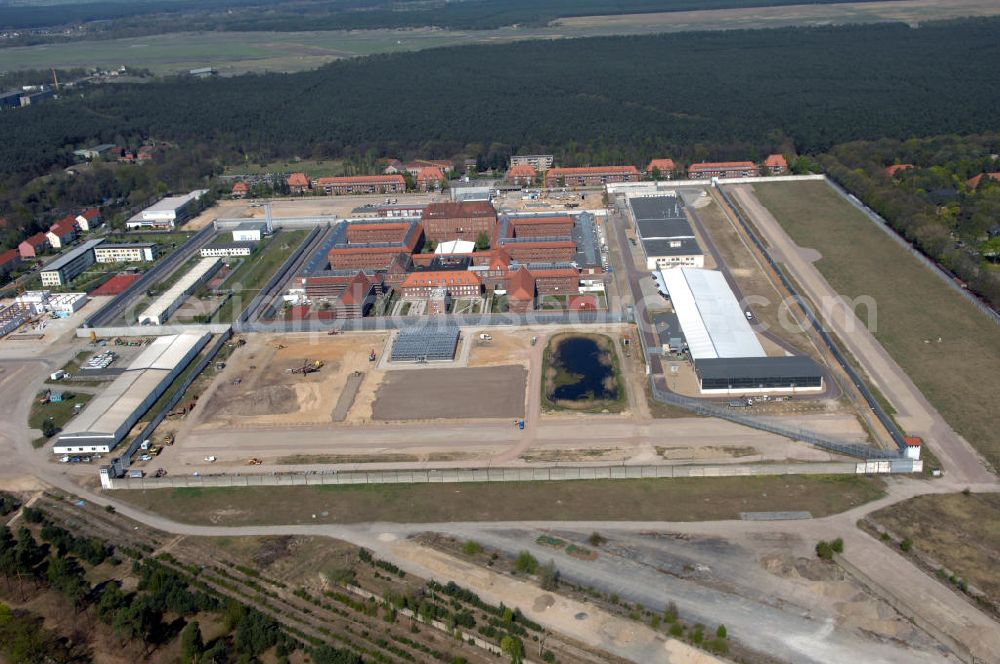 Aerial photograph BRANDENBURG - Blick auf das Areal der JVA Justizvollzugsanstalt Brandenburg a. d. Havel an der Anton-Saefkow-Allee 22 in 14772 Brandenburg. Die Justizvollzugsanstalt Brandenburg a. d. Havel wurde 1928 bis 1931 auf einer Fläche von 7ha erbaut. Bis Anfang der 80er Jahre wurde die Anstalt wesentlich erweitert und auf eine Gesamtfläche von ca. 48 ha vergrößert. Die Anstalt gliedert sich heute in 3 Vollzugssabteilungen und eine Krankenabteilung. Erweiterungsbauflächen sind derzeit in der Planung und Erschließung.