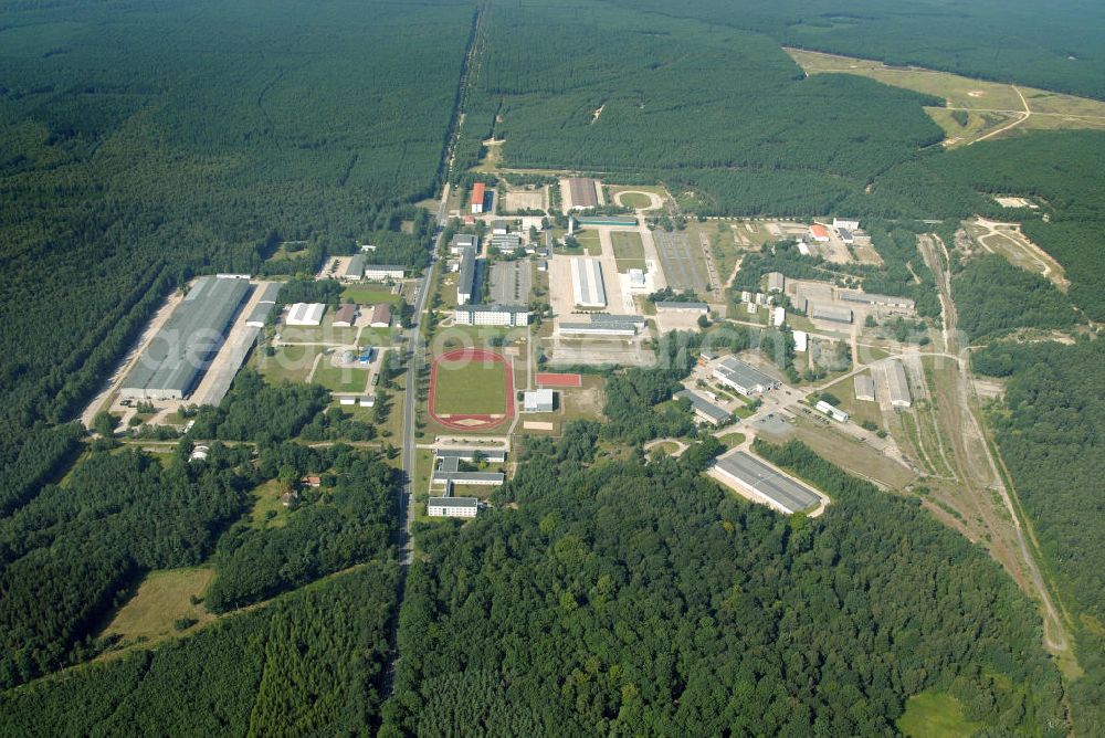 Doberlug-Kirchhain from above - Blick auf das Areal der Lausitzkaserne in Doberlug-Kirchhain. Die Kaserne wurde zu DDR- Zeiten von der Nationalen Volksarmee genutzt. Nach der Wendezeit war es als Lausitzkaserne Standort des Fallschirmjägerbataillons 373 der Bundeswehr, welches 2007 verlegt wurde. Die Anlagen werden seither wieder zu zivilen Zwecken genutzt.View of the Lausitz barracks. The barracks were used to GDR by the National People's Army. After the fall time, it was the site of the barracks as Lausitz Paratrooper Battalion 373 of the Federal Armed Forces, which was moved 2007th The plants have since been reused for civilian purposes.