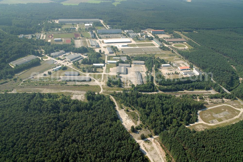 Doberlug-Kirchhain from above - Blick auf das Areal der Lausitzkaserne in Doberlug-Kirchhain. Die Kaserne wurde zu DDR- Zeiten von der Nationalen Volksarmee genutzt. Nach der Wendezeit war es als Lausitzkaserne Standort des Fallschirmjägerbataillons 373 der Bundeswehr, welches 2007 verlegt wurde. Die Anlagen werden seither wieder zu zivilen Zwecken genutzt.View of the Lausitz barracks. The barracks were used to GDR by the National People's Army. After the fall time, it was the site of the barracks as Lausitz Paratrooper Battalion 373 of the Federal Armed Forces, which was moved 2007th The plants have since been reused for civilian purposes.