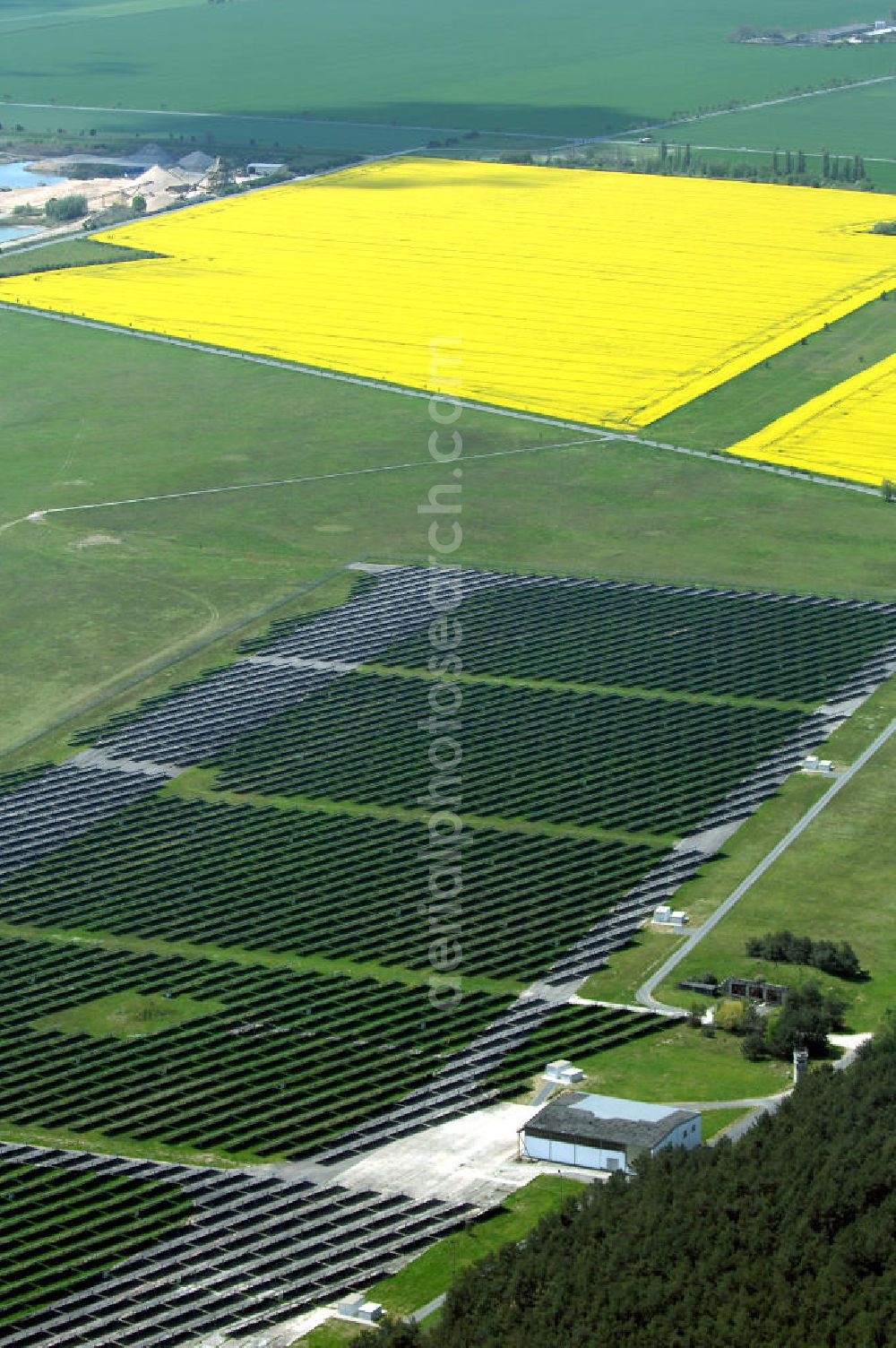 Aerial photograph Waldpolenz / Rote Jahne - Blick auf das Areal des neuen Solarparkes Rote Jahne, im Jahr 2007 speiste er bereits Strom im Wert von 2,1 Mio. Euro in das Stromnetz ein. Das ehemaligen Geländes des Flugplatz Eilenburg wurde in den 1930er Jahren gebaut. Zu DDR-Zeiten wurde er vom Ministerium für Staatssicherheit (MfS, Stasi) betrieben. Mit dem Anschluss an das Stromnetz hat die juwi solar GmbH aus Bolanden (Rheinland-Pfalz) nun den Bau des Solarprojektes Energiepark Waldpolenz im Landkreis Delitzsch nordöstlich??????????????????????????????????????????????????????????????????????????????????????????????????????????????????????????????????????????????????????????????????????????????????????????????????????????????????????????????????????????????????????????????????????????????????????????????????????????????????????????????????????????????????????????????????????????????????????