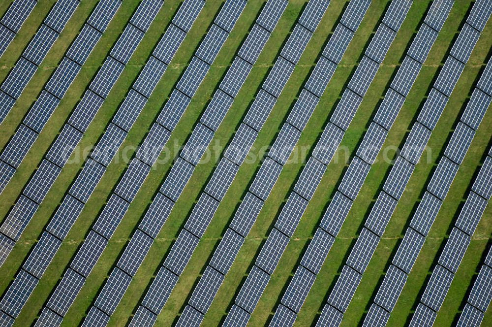 Waldpolenz / Rote Jahne from above - Blick auf das Areal des neuen Solarparkes Rote Jahne, im Jahr 2007 speiste er bereits Strom im Wert von 2,1 Mio. Euro in das Stromnetz ein. Das ehemaligen Geländes des Flugplatz Eilenburg wurde in den 1930er Jahren gebaut. Zu DDR-Zeiten wurde er vom Ministerium für Staatssicherheit (MfS, Stasi) betrieben. Mit dem Anschluss an das Stromnetz hat die juwi solar GmbH aus Bolanden (Rheinland-Pfalz) nun den Bau des Solarprojektes Energiepark Waldpolenz im Landkreis Delitzsch nordöstlich??????????????????????????????????????????????????????????????????????????????????????????????????????????????????????????????????????????????????????????????????????????????????????????????????????????????????????????????????????????????????????????????????????????????????????????????????????????????????????????????????????????????????????????????????????????????????????