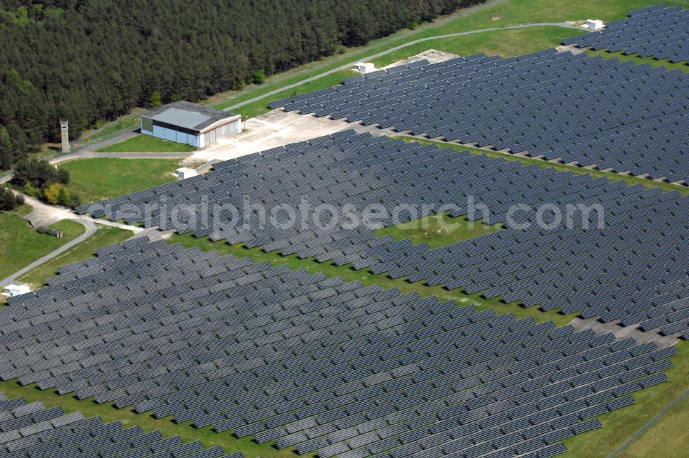 Waldpolenz / Rote Jahne from above - Blick auf das Areal des neuen Solarparkes Rote Jahne, im Jahr 2007 speiste er bereits Strom im Wert von 2,1 Mio. Euro in das Stromnetz ein. Das ehemaligen Geländes des Flugplatz Eilenburg wurde in den 1930er Jahren gebaut. Zu DDR-Zeiten wurde er vom Ministerium für Staatssicherheit (MfS, Stasi) betrieben. Mit dem Anschluss an das Stromnetz hat die juwi solar GmbH aus Bolanden (Rheinland-Pfalz) nun den Bau des Solarprojektes Energiepark Waldpolenz im Landkreis Delitzsch nordöstlich??????????????????????????????????????????????????????????????????????????????????????????????????????????????????????????????????????????????????????????????????????????????????????????????????????????????????????????????????????????????????????????????????????????????????????????????????????????????????????????????????????????????????????????????????????????????????????