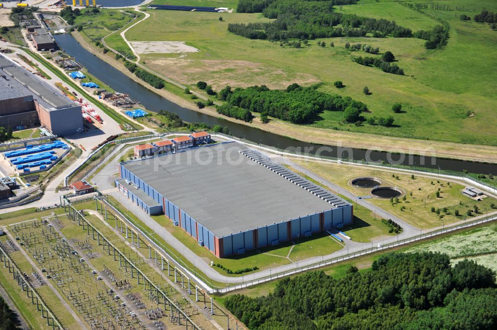 Lubmin from the bird's eye view: Blick auf das Areal des sich in der Demontage befindlichen ehemaligen Kernkraftwerkes Lubmin. Durch die Energiewerke Nord GmbH als Rechtsnachfolger des ehemaligen Kombinats Kernkraftwerke Bruno Leuschner wird das AKW / KKW stillgelegt und abgebaut. Ein wichtiges Projekt für den Standort ist die Anlandung der deutsch-russischen Gaspipeline North Stream und die Verwendung als Zwischenlager auf dem Gelände. Durch weitere Investoren ist der Bau von konventionellen Kraftwerken auf der Basis von Gas und Kohle geplant. Site of the former nuclear power plant Lubmin.