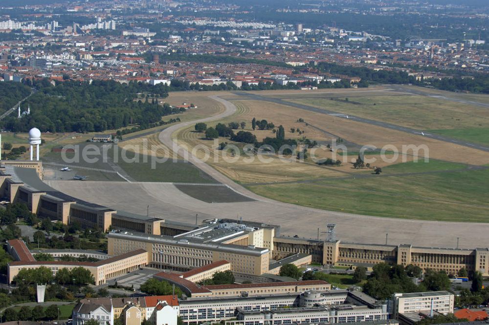 Berlin from above - Blick auf das Areal des stillgelegten Flughafen Berlin - Tempelhof. Seit der stillgelegte Flughafen Tempelhof als Event- und Messestandort genutzt wird.