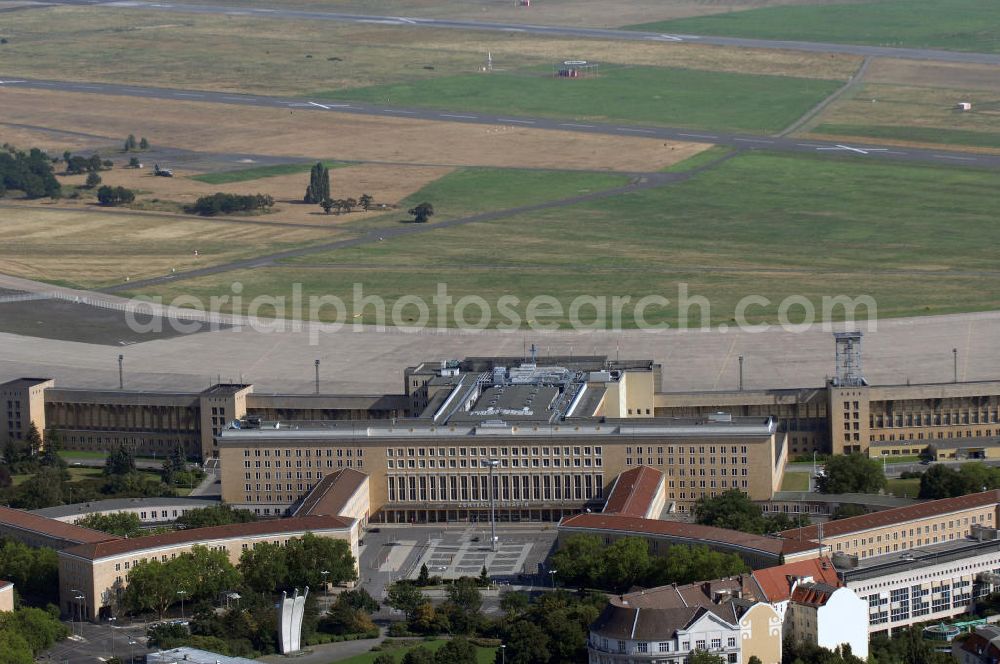 Berlin from the bird's eye view: Blick auf das Areal des stillgelegten Flughafen Berlin - Tempelhof. Seit der stillgelegte Flughafen Tempelhof als Event- und Messestandort genutzt wird.