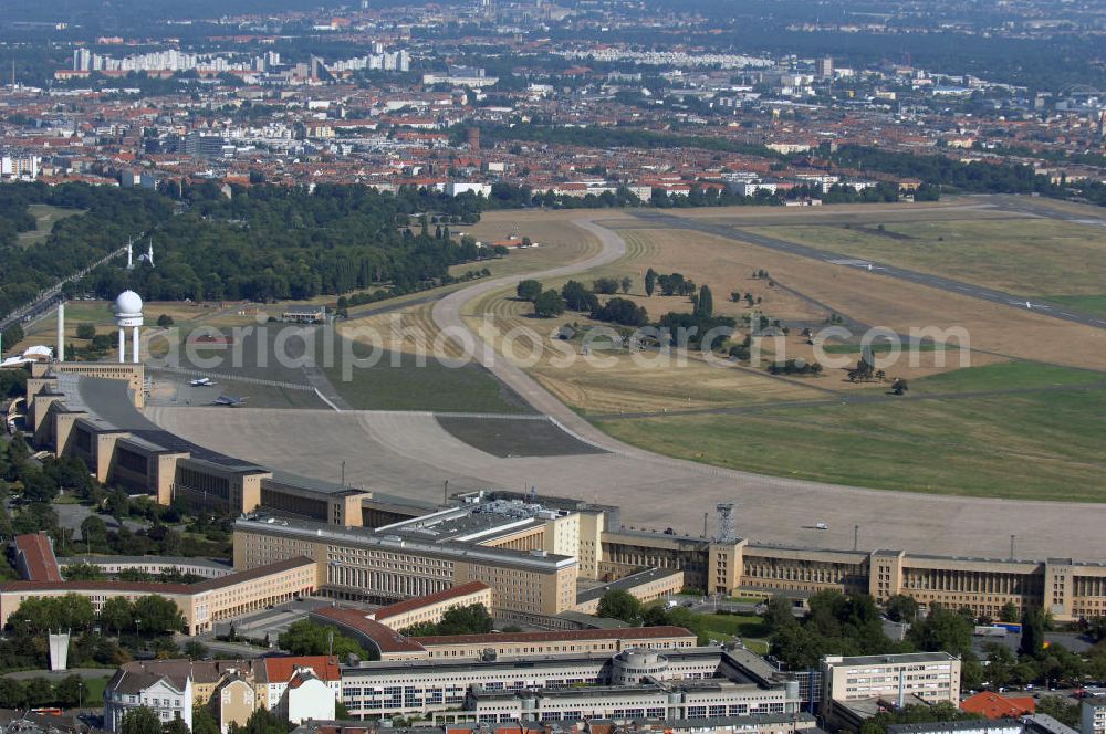 Aerial image Berlin - Blick auf das Areal des stillgelegten Flughafen Berlin - Tempelhof. Seit der stillgelegte Flughafen Tempelhof als Event- und Messestandort genutzt wird.