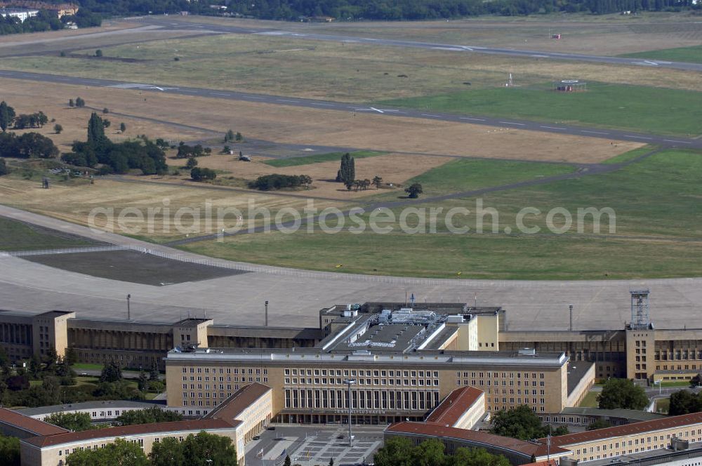 Berlin from above - Blick auf das Areal des stillgelegten Flughafen Berlin - Tempelhof. Seit der stillgelegte Flughafen Tempelhof als Event- und Messestandort genutzt wird.