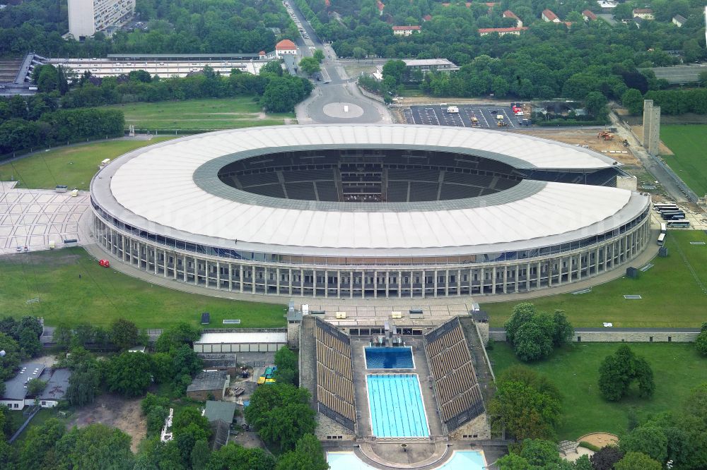 Aerial photograph Berlin - Sports facility grounds of the Arena stadium Olympiastadion of Hertha BSC in Berlin in Germany