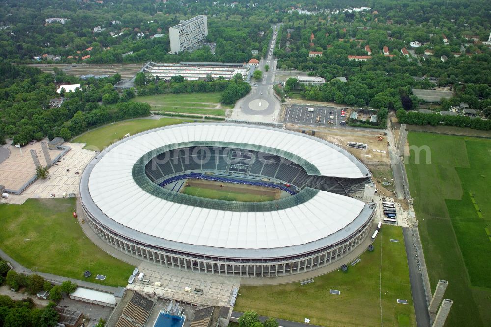 Aerial photograph Berlin - Sports facility grounds of the Arena stadium Olympiastadion of Hertha BSC in Berlin in Germany