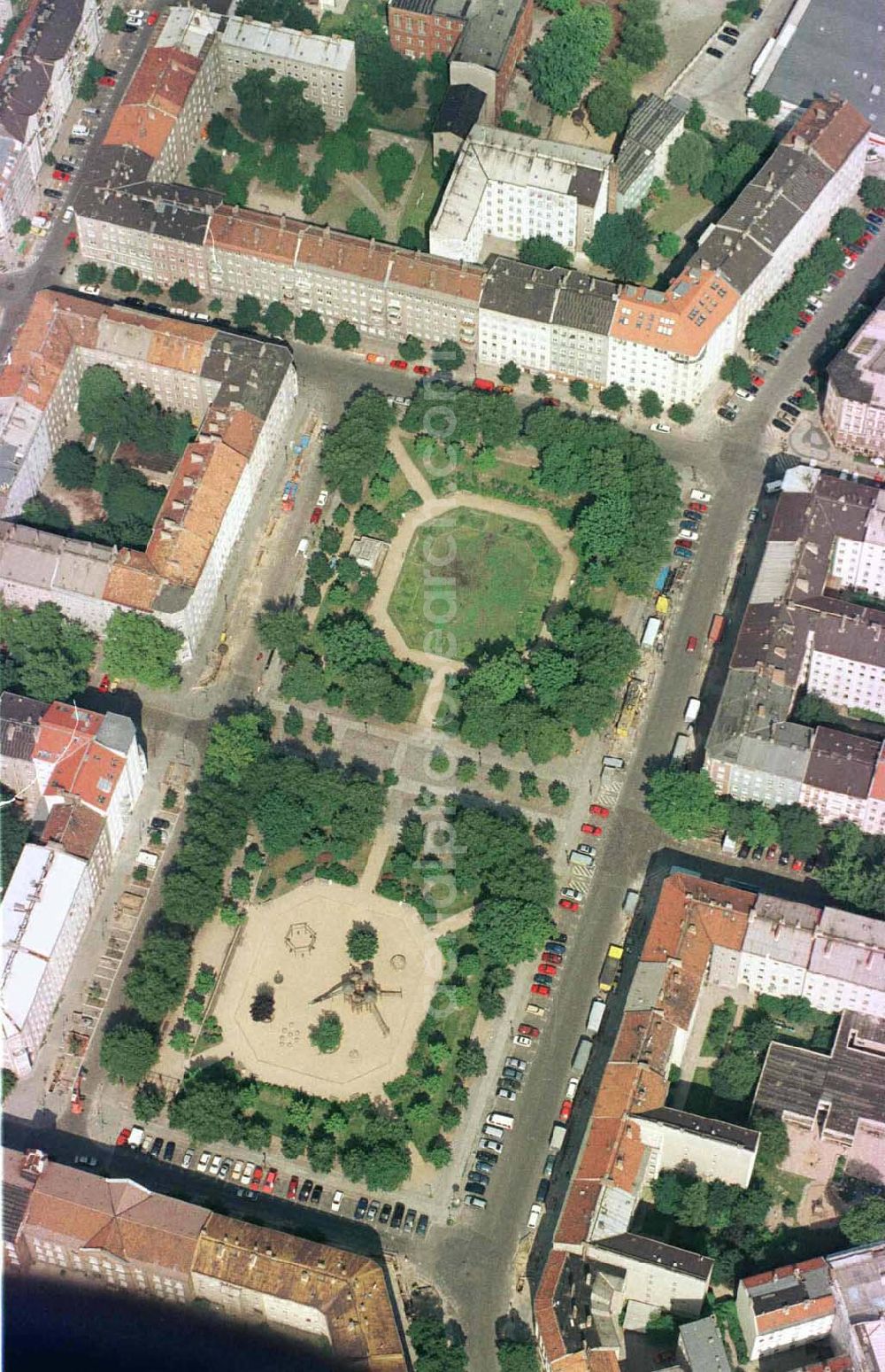 Aerial photograph Berlin-Prenzlauer Berg - Arnimplatz