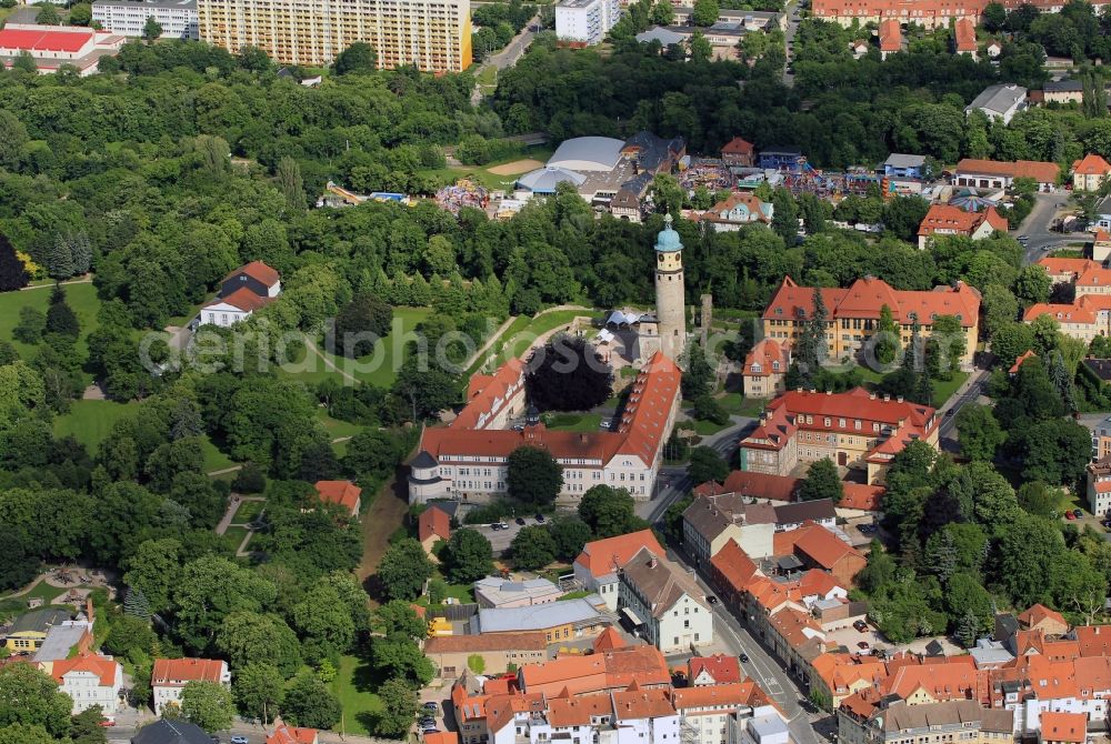 Aerial image Arnstadt - Partial view of the historic city of Arnstadt with a view of the castle ruins Neideck and the administrative district office of the Ilm - Kreis in the state of Thuringia. The originally castle tower is located in the castle gardens at the north eastern edge of the historic city