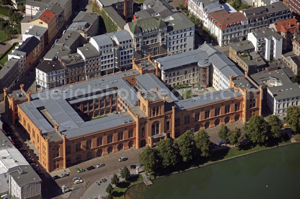 Aerial photograph Schwerin - Blick auf das Arsenal am Pfaffenteich. Das 1840 errichtete Gebäude diente als Zeughaus, Kaserne und Behördensitz. Seit 1990 ist das Arsenal Sitz des Innenministeriums von Mecklenburg-Vorpommern. View of the Arsenal at the Pfaffenteich. The building was built in 1840 and served as an arsenal, barracks and administration building. Since 1990, the arsenal is the seat of the Department of the Interior of Mecklenburg-Western Pomerania.