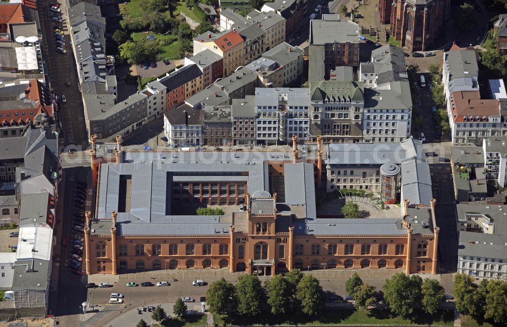 Schwerin from above - Blick auf das Arsenal am Pfaffenteich. Das 1840 errichtete Gebäude diente als Zeughaus, Kaserne und Behördensitz. Seit 1990 ist das Arsenal Sitz des Innenministeriums von Mecklenburg-Vorpommern. View of the Arsenal at the Pfaffenteich. The building was built in 1840 and served as an arsenal, barracks and administration building. Since 1990, the arsenal is the seat of the Department of the Interior of Mecklenburg-Western Pomerania.