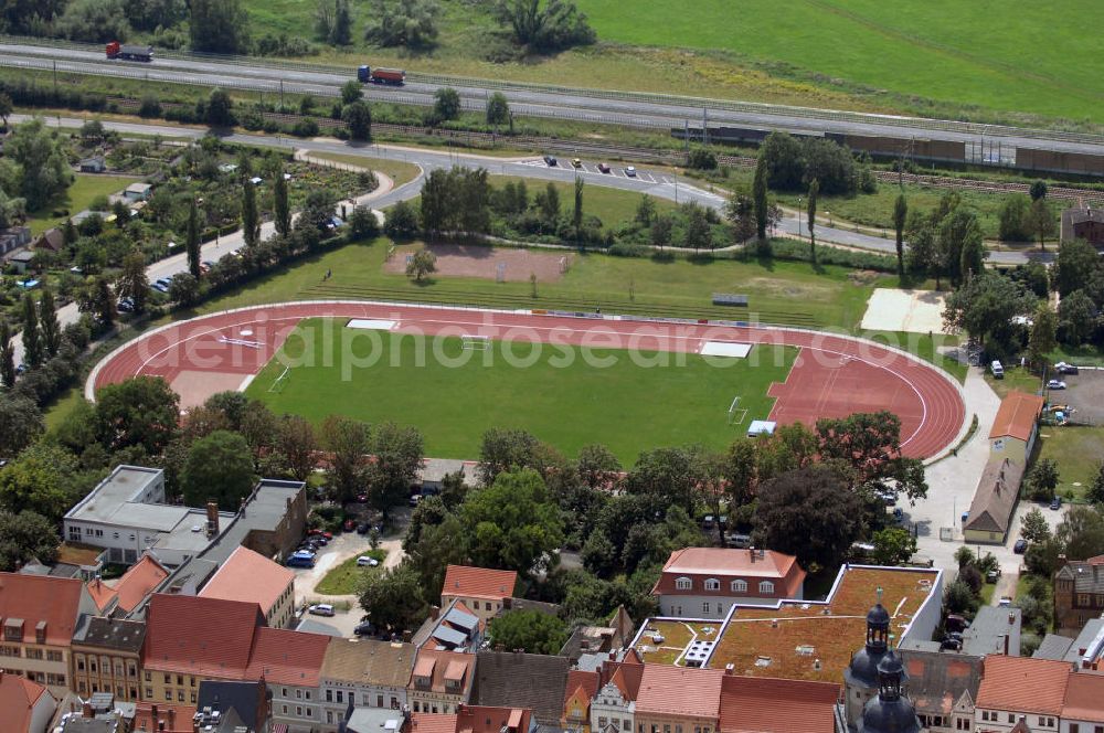 Lutherstadt Wittenberg from above - Blick auf das Arthur-Lambert-Stadion an der Wallstr. in Wittenberg. Verwaltet wird der Platz durch den TSG Wittenberg. Kontakt: Arthur-Lambert-Stadion, Wallstr. 20, 06886 Lutherstadt Wittenberg, Tel.: 03491403256. Kontakt: Tanzsportverein Schwarz-Gelb Wittenberg 1957 e.V., Am Schillerplatz 27, 06886 Lutherstadt Wittenberg, Tel.: 03491432590.