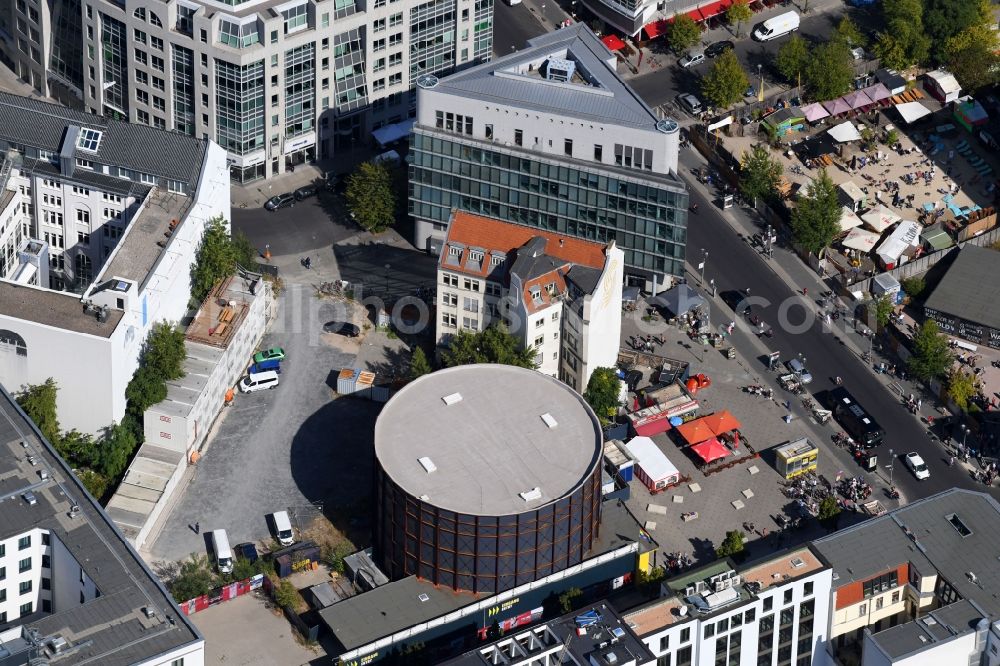 Aerial image Berlin - View at the construction site of the new building Asisi-Panometer at the Friedrichstrasse in the district Mitte in Berlin. The Panometer is a project of the artist Yadegar Asisi and shows a panoramic view through an compressed artistic look at his panoramic image The Wall about the divided Berlin during the Cold War. Responsible for the architecture is the architect office Behzadi + Partner Architekten BDA established in Leipzig 
