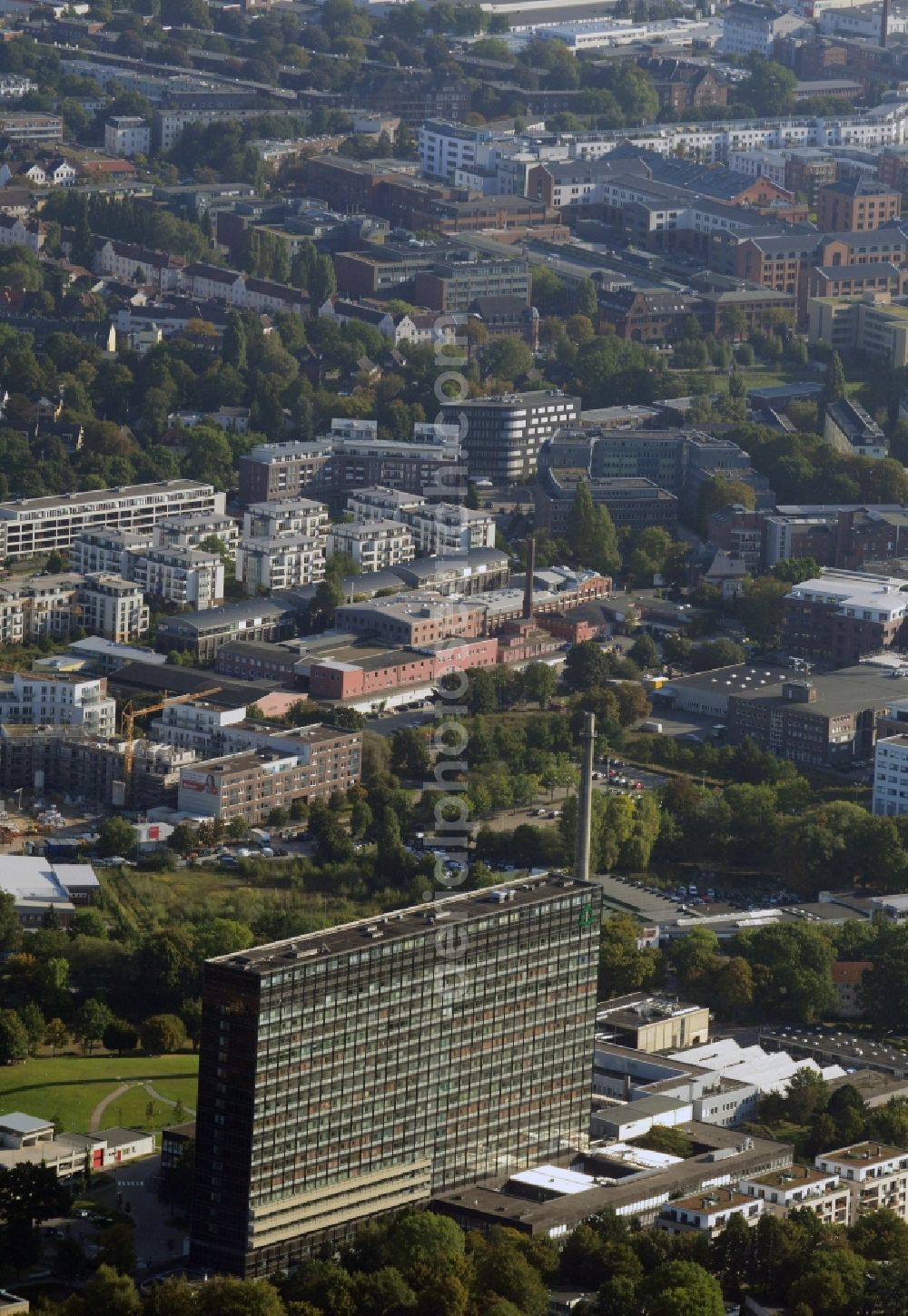 Aerial image Hamburg - View at the Asklepios Klinik Altona and residential area, in the background the building of the Euler Hermes Receivables Management Germany GmbH in the district Othmarschen in Hamburg