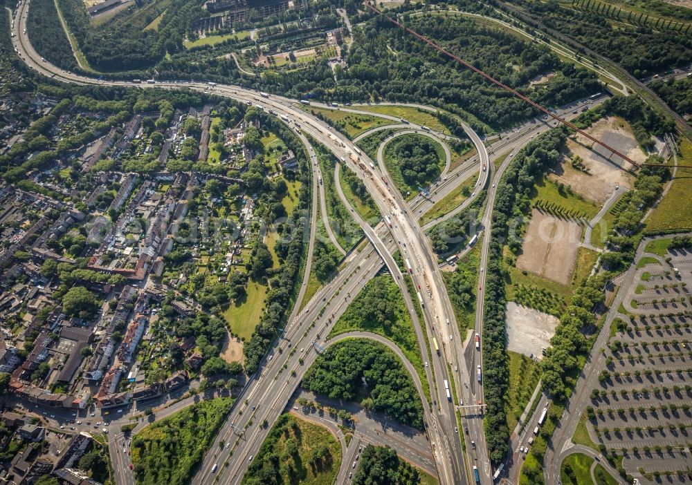 Aerial image Duisburg - Motorway construction site to renew the asphalt surface on the route at the motorway junction of BAB A42 A59 Kreuz Duisburg-Nord in the district Obermeiderich in Duisburg at Ruhrgebiet in the state North Rhine-Westphalia, Germany