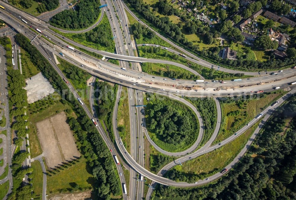 Duisburg from above - Motorway construction site to renew the asphalt surface on the route at the motorway junction of BAB A42 A59 Kreuz Duisburg-Nord in the district Obermeiderich in Duisburg at Ruhrgebiet in the state North Rhine-Westphalia, Germany