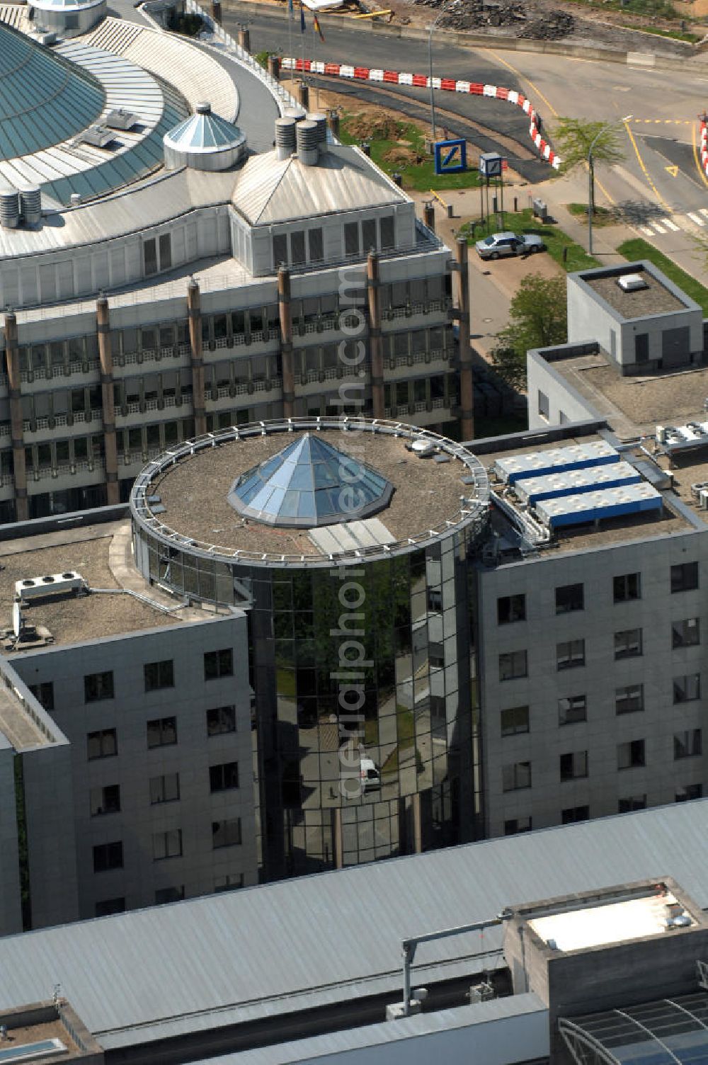 Luxemburg from above - Blick auf das Gebäude der Asset Technology Luxemburg in der Rue Jean Monnet. Kontakt: Tel. +352 26420510