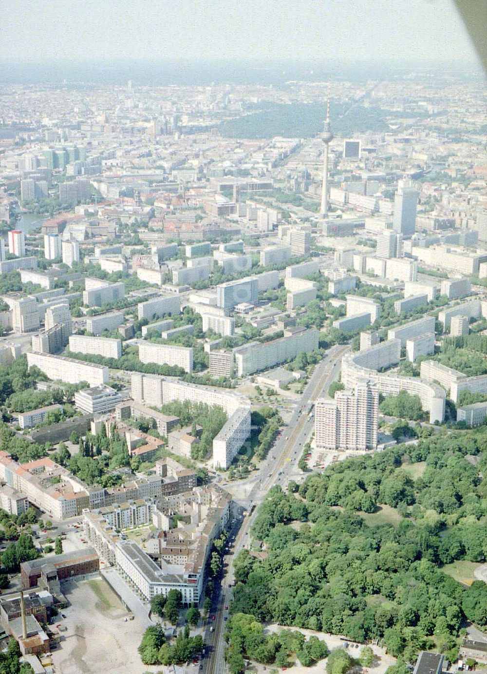 Aerial image Berlin - Friedrichshain - ASTRON-Hotelneubau an der Landsberger Allee in Berlin-Friedrichshain.