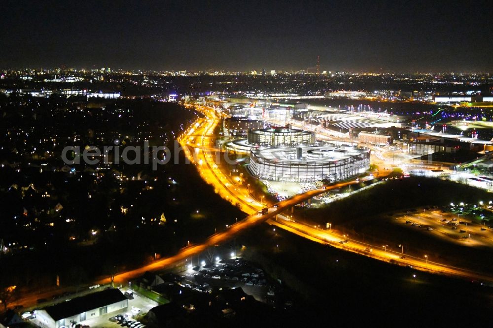 Aerial photograph at night Hamburg - Night lighting dispatch building and terminals on the premises of the airport Hamburg Airport Helmut Schmidt (ICAO-Code:EDDH) in the district Fuhlsbuettel in Hamburg, Germany