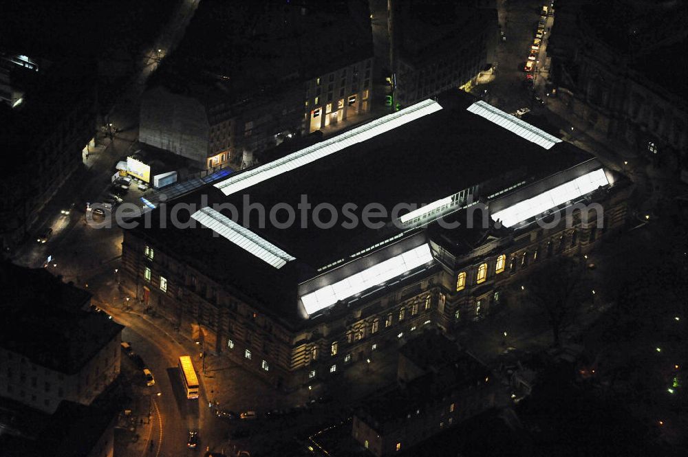 Aerial image at night Dresden - Nachtaufnahme des Albertinums am Elbufer. Das Albertinum liegt am östlichen Ende der Brühlschen Terrasse und beherbergt die Galerie Neue Meister und die Skulpturensammlung der Staatlichen Kunstsammlungen Dresden. Night shot of the Museum Albertinum.