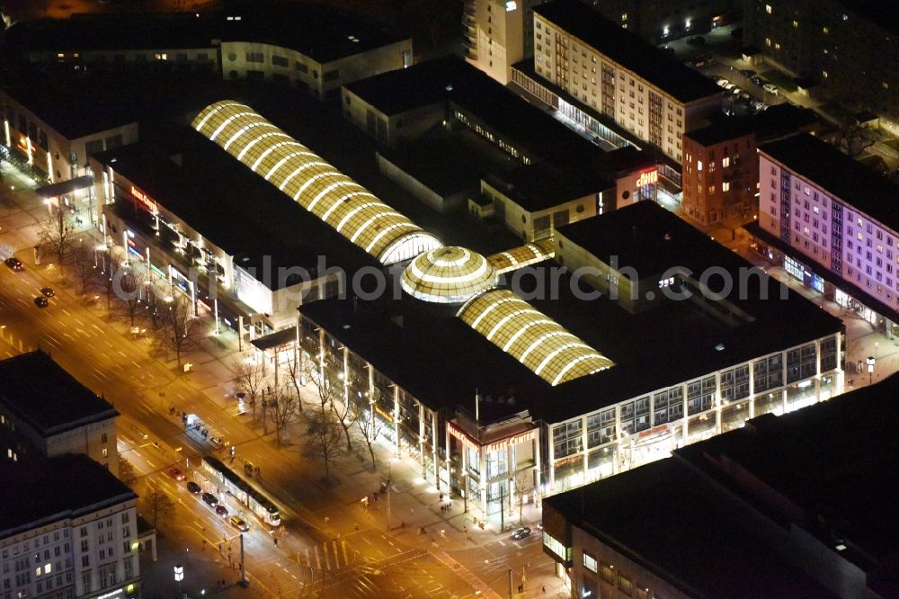 Aerial photograph at night Magdeburg - Night lighting of the Allee Center in the district of Altstadt in Magdeburg in the state of Saxony-Anhalt