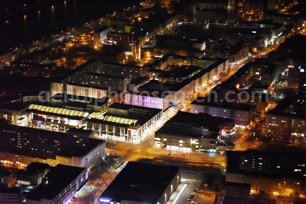 Aerial image at night Magdeburg - Night lighting of the Allee Center in the district of Altstadt in Magdeburg in the state of Saxony-Anhalt