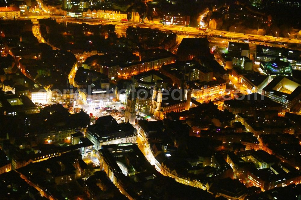 Halle (Saale) at night from the bird perspective: Night lighting Old Town area and city center with Marktkirche Unser lieben Frauen, Marienkirche, Roter Turm and Marktplatz in the district Mitte in Halle (Saale) in the state Saxony-Anhalt, Germany