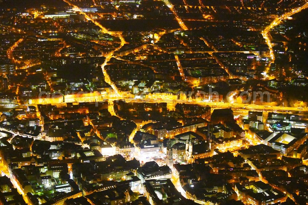 Aerial photograph at night Halle (Saale) - Night lighting Old Town area and city center with Marktkirche Unser lieben Frauen, Marienkirche, Roter Turm and Marktplatz in the district Mitte in Halle (Saale) in the state Saxony-Anhalt, Germany