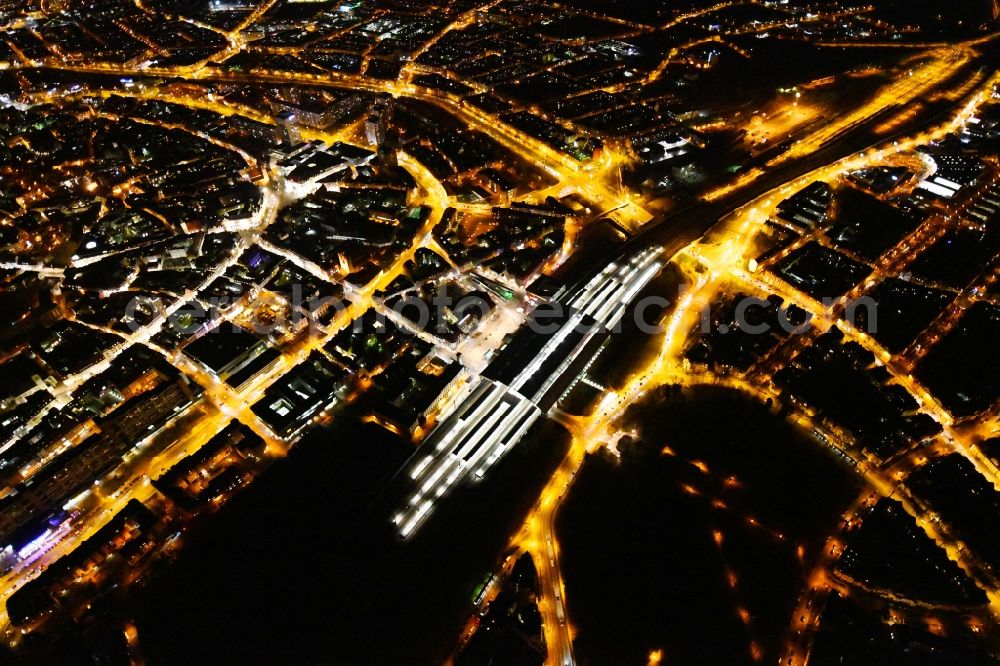 Aerial photograph at night Erfurt - Night lighting Old Town area and city center on Central Station in Erfurt in the state Thuringia, Germany