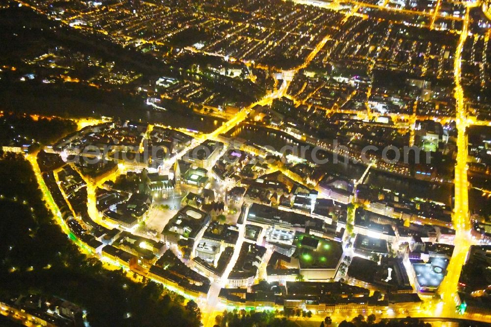 Aerial photograph at night Bremen - Night lighting Old Town area and city center in the district Mitte in Bremen, Germany