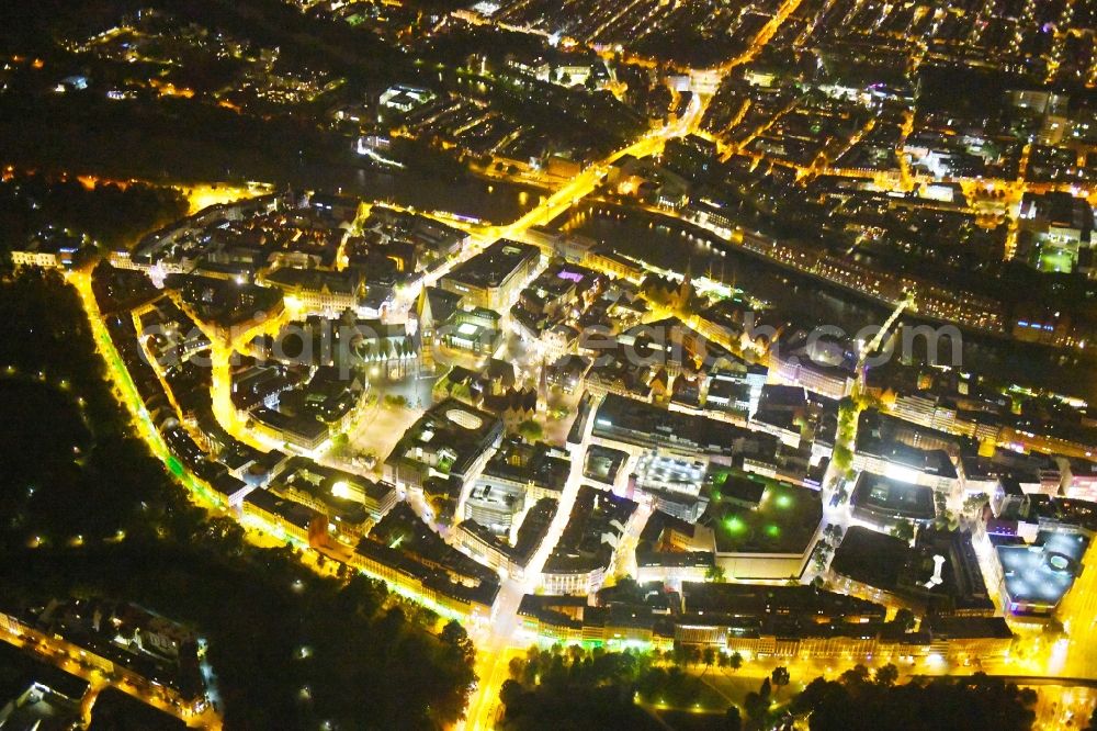 Aerial image at night Bremen - Night lighting Old Town area and city center in the district Mitte in Bremen, Germany