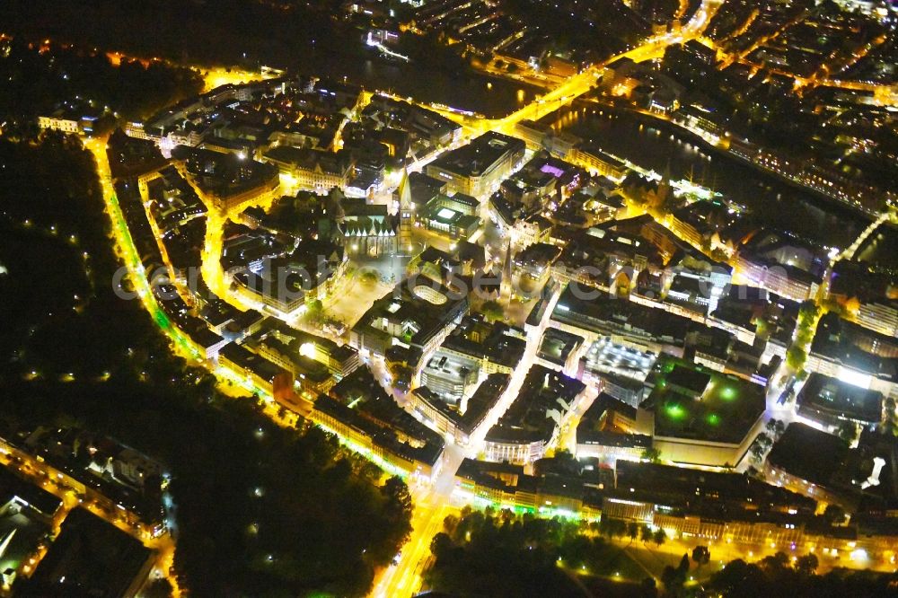 Bremen at night from the bird perspective: Night lighting Old Town area and city center in the district Mitte in Bremen, Germany