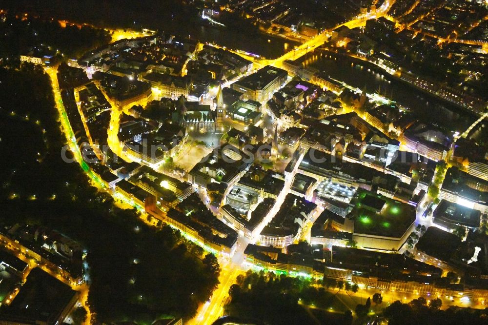 Aerial photograph at night Bremen - Night lighting Old Town area and city center in the district Mitte in Bremen, Germany