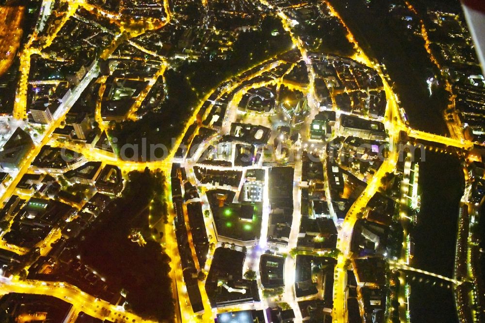 Aerial photograph at night Bremen - Night lighting Old Town area and city center in the district Mitte in Bremen, Germany