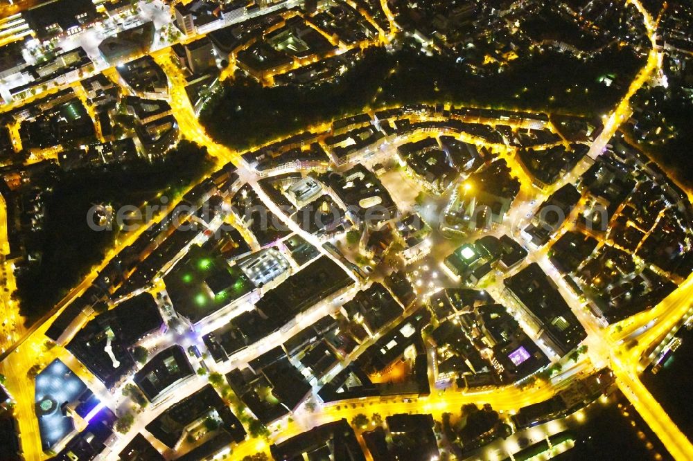 Aerial photograph at night Bremen - Night lighting Old Town area and city center in the district Mitte in Bremen, Germany