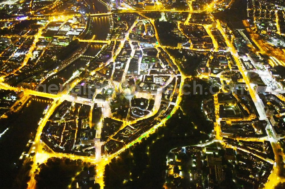 Aerial photograph at night Bremen - Night lighting Old Town area and city center in the district Mitte in Bremen, Germany