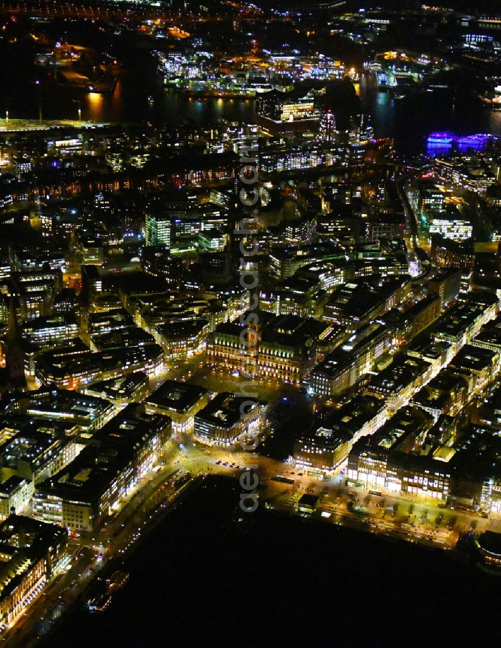 Hamburg at night from the bird perspective: Night lighting old Town area and city center Jungfernstieg - Ballindonm - Grosse Bleichen on lake shore of Binnenalster in Hamburg, Germany