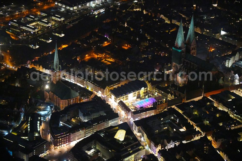 Lübeck at night from the bird perspective: Night lighting old Town area and city center between St. Petri Kirche, Markt and Marienkirche in the district Innenstadt in Luebeck in the state Schleswig-Holstein, Germany