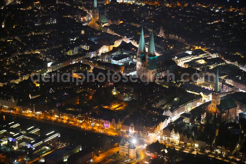 Lübeck at night from the bird perspective: Night lighting old Town area and city center between St. Petri Kirche, Markt and Marienkirche in the district Innenstadt in Luebeck in the state Schleswig-Holstein, Germany