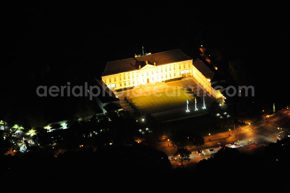 Berlin at night from the bird perspective: Night lighting palais site of the Federal President in the park of Schloss Bellevue on Spreeweg in the Tiergarten in Berlin